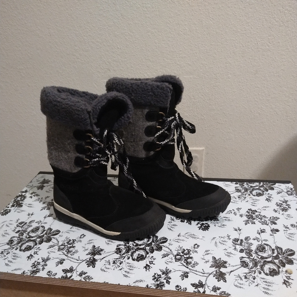 Snow boots